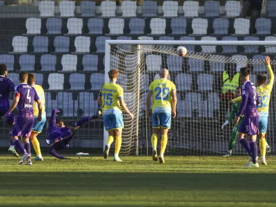 30.11.2024 - stadion Bonifika - nogomet - derbi Koper - MariborFOTO: LUKA CJUHA