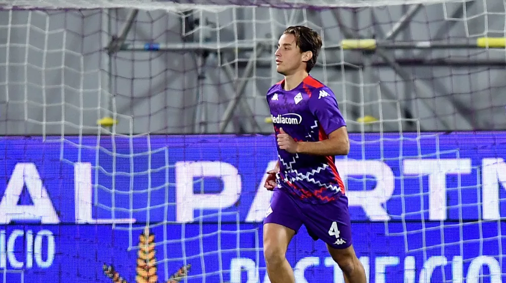 Soccer Football - Serie A - Fiorentina v Inter Milan - Stadio Artemio Franchi, Florence, Italy - December 1, 2024 Fiorentina's Edoardo Bove during the warm up before the match REUTERS/Jennifer Lorenzini