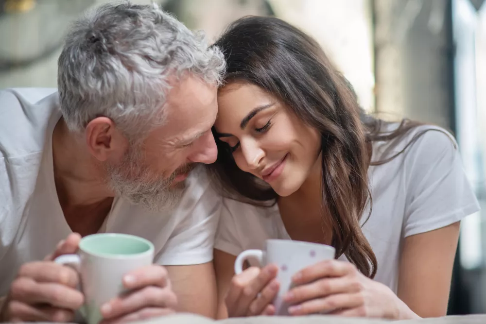 S tistim, ki ga ljubimo, vzpostavimo tesno vez. / Foto: Istock