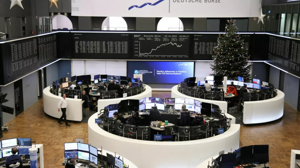 The German stock exchange is decorated for the Christmas season as the German share price index DAX graph is pictured in Frankfurt, Germany, December 2, 2024.  REUTERS/Staff