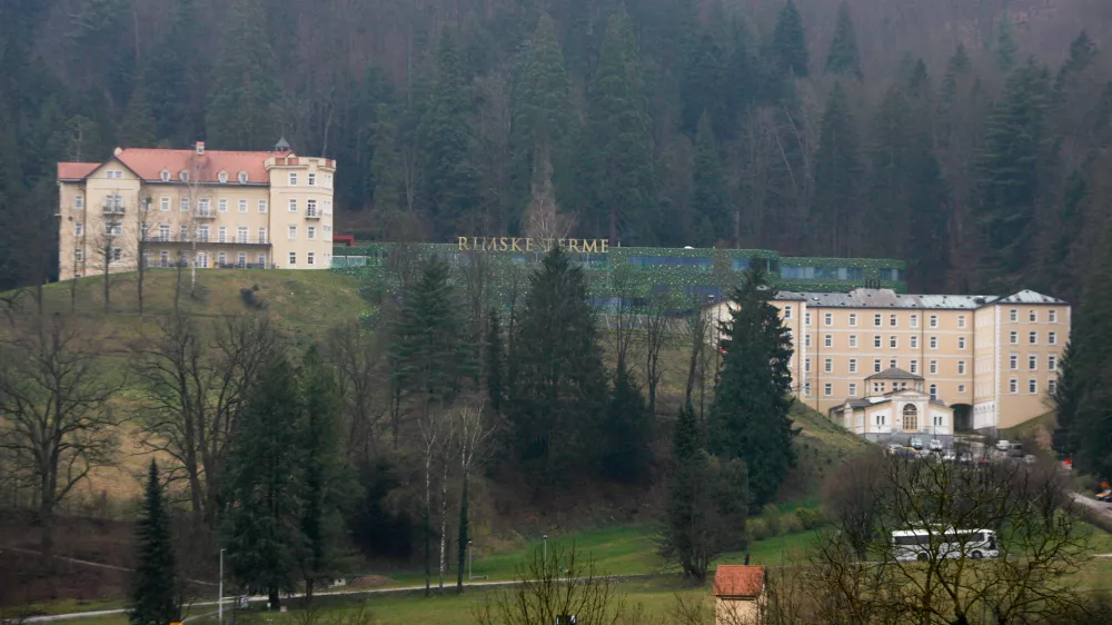 ﻿- Rimske Toplice 2014 - Zdravilišče Rimske terme, zdravje, turizem d. o. o. - od 3.3.2014 lastnik podjetje Terme Resort v lasti moskovskega podjetnika Valerija Arakelova, ki je kot edini dražitelj kupilo družbo v stečaju za 8,5 milijona evrov     //FOTO: Bojan Velikonja