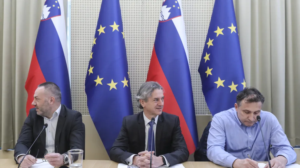 minister za zdravje Danijel Bešič Loredan, predsednik vlade dr. Robert Golob, vodja strateškega sveta za zdravstvo Dr. Erik Brecelj- 27.01.2023 - Strateški svet za zdravstvo – ustanovna seja na kateri so med drugim seznanili z analizo stanja v zdravstvu, na podlagi katere bo pripravil predlog zdravstvene reforme //FOTO: Jaka Gasar