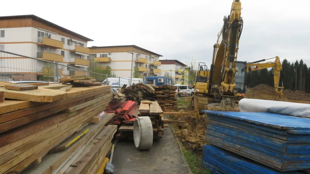 Gradbena dela v Podbrezniku, ki jih izvajata družbi CGP in TGH, so se že začela. F Dragana Stanković