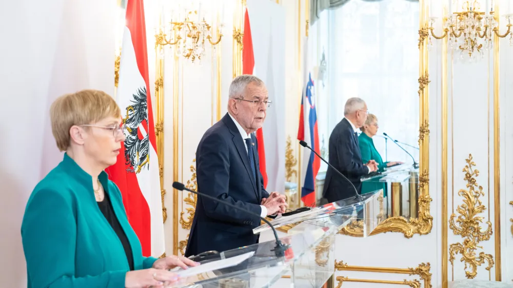 24 April 2023, Austria, Vienna: Austrian President Alexander Van der Bellen (R) and President of Slovenia Natasa Pirc Musar speak during a press conference at the Hofburg Palace in Vienna. Photo: Georg Hochmuth/APA/dpa