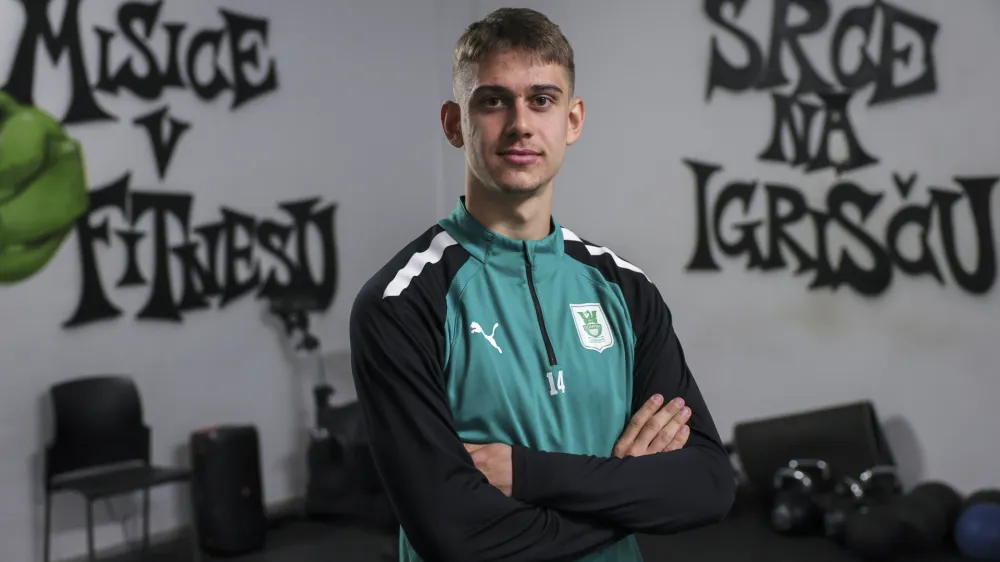 - 24.04.2023 - Marcel Ratnik, nogometaš branilec je podaljšal pogodbo z NK Olimpija do 30. 6. 2025. //FOTO: Jaka Gasar