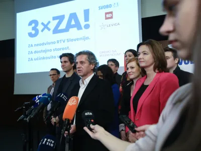  minister za delo, družino in socialne zadeve in koordinator Levice Luka Mesec (Levica), predsednik vlade dr. Robert Golob, ministrica za zunanje zadeve in predsednica SD Tanja Fajon (SD)- štab Gibanja svobode, Levice in Socialnih demokratov - koalicija- 27.11.2022 – Referendumi 2022 – glasovanje o treh zakonodajnih referendumih, in sicer o noveli Zakona o vladi, noveli Zakona o dolgotrajni oskrbi in noveli Zakona o Radioteleviziji Slovenija  //FOTO: Luka Cjuha