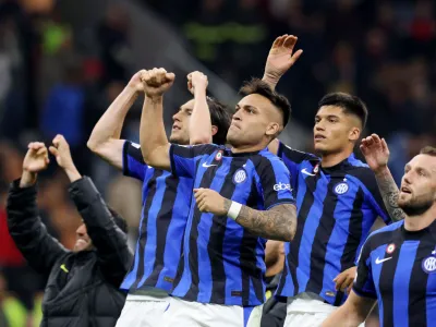 Soccer Football - Champions League - Semi Final - First Leg - AC Milan v Inter Milan - San Siro, Milan, Italy - May 10, 2023 Inter Milan's Lautaro Martinez with teammates celebrate after the match REUTERS/Claudia Greco