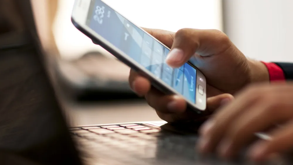 ﻿Businessman using smart phone