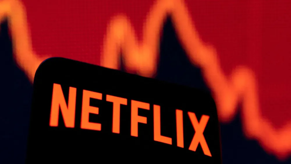 Smartphone with Netflix logo is seen in front of a descending stock graph in this illustration taken April 19, 2022. REUTERS/Dado Ruvic/Illustration