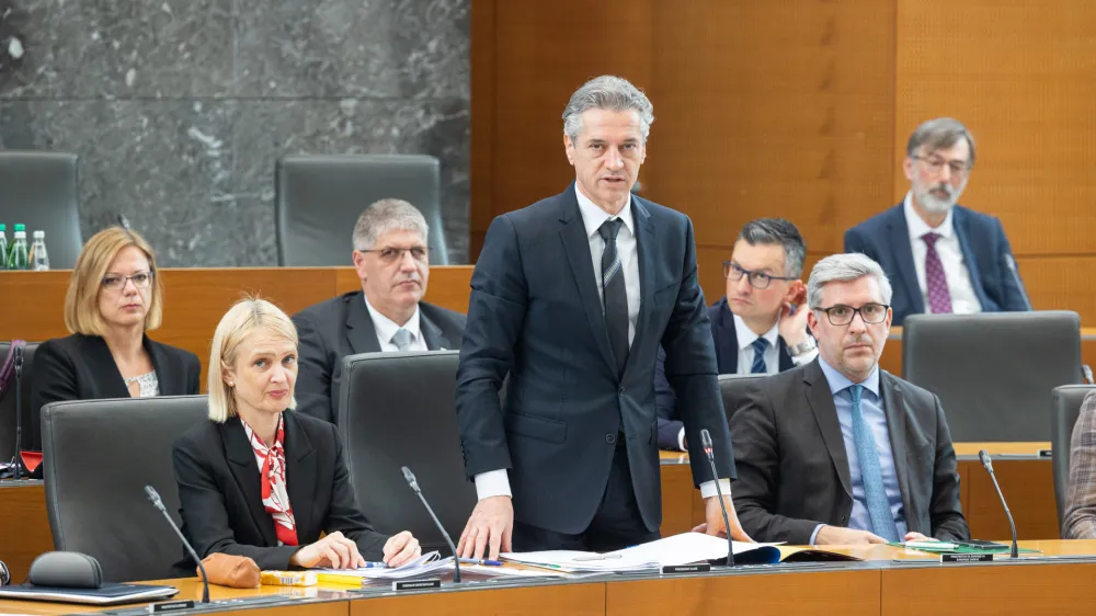 Ljubljana, DZ.<br>Redna seja DZ s poslanskimi vprasanji predsedniku vlade Robertu Golobu in ministrski ekipi.<br>Predsednik vlade Robert Golob.