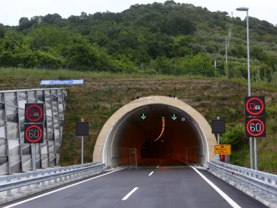 ﻿- 22.05.2015 Koper - Predor Markovec - dvocevni, dvopasovni predor na hitri cesti Koper - Izola // odprtje odseka hitre ceste  in dan odprtih vrat za predstavnike medijev pred odprtjem predora //FOTO: Bojan Velikonja