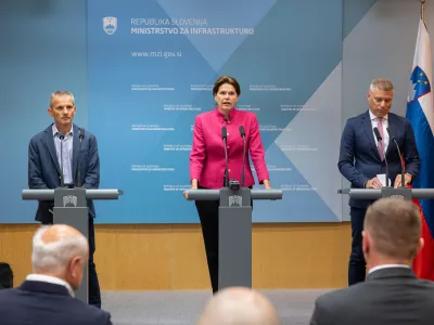 Ljubljana, MJU.<br>Novinarska konferenca ministrstva za infrastrukturo po sestanku z zupani obcin na obmocju severnega dela tretje razvojne osi ter vodstvom druzbe Dars, na kateri so predstavili podrobnosti sestanka in terminski nacrt poteka izgradnje severnega kraka tretje razvojne osi.