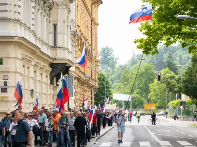 Ljubljana, Trg republike.<br>Vseslovenski shod upokojencev, ki sta ga pripravila ljudska iniciativa Glas upokojencev Slovenije in Institut 1. oktober.