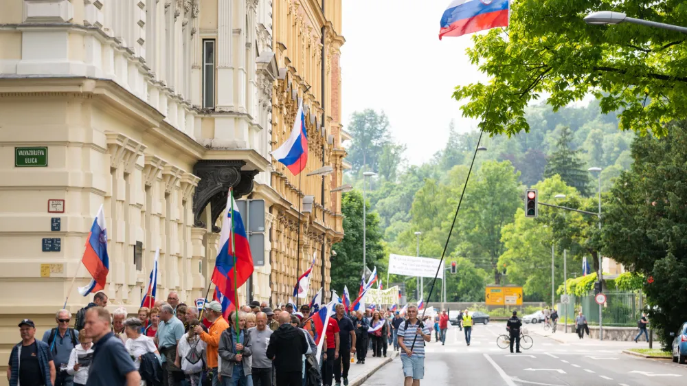 Ljubljana, Trg republike.<br>Vseslovenski shod upokojencev, ki sta ga pripravila ljudska iniciativa Glas upokojencev Slovenije in Institut 1. oktober.