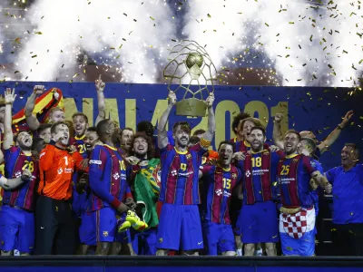 ﻿Handball - EHF FINAL4 Men 2021 - Final - FC Barcelona Handbol v Aalborg Handbold - Lanxess Arena, Cologne, Germany - June 13, 2021 FC Barcelona players celebrate winning the final with the trophy REUTERS/Thilo Schmuelgen