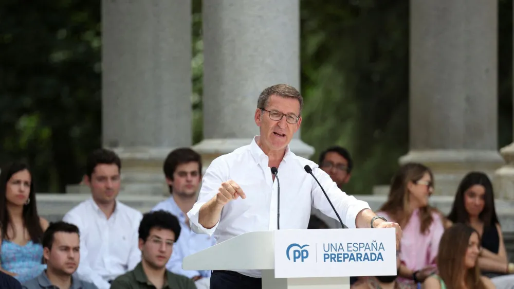 FILE PHOTO: Spain's opposition and People's Party (PP) leader Alberto Nunez Feijoo addresses a rally ahead of elections at Retiro park in Madrid, Spain, June 18, 2023. REUTERS/Isabel Infantes/File Photo