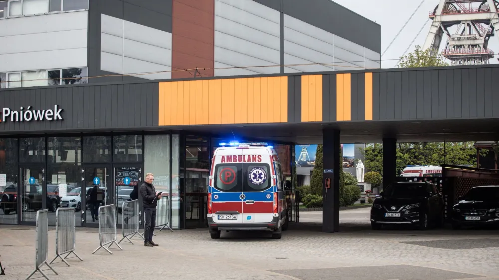 An ambulance arrives at JSW's Pniowek coal mine after a probable methane explosion, in Pawlowice, Poland, April 20, 2022. Dominik Gajda/Agencja Wyborcza.pl via REUTERS ATTENTION EDITORS - THIS IMAGE WAS PROVIDED BY A THIRD PARTY. POLAND OUT. NO COMMERCIAL OR EDITORIAL SALES IN POLAND.