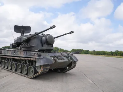 FILED - 25 August 2022, Schleswig-Holstein, Putlos: A Gepard anti-aircraft gun tank stands at the Putlos military training area in Schleswig-Holstein. Germany intends to provide Ukraine with 45 more Gepard, or Cheetah, anti-aircraft tanks by the end of the year in its defensive struggle against Russia. Photo: Marcus Brandt/dpa