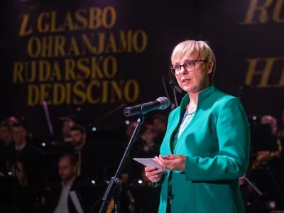 Hrastnik, Sportna dvorana Hrastnik.<br>Koncert ob 170-letnici delovanja Rudarske godbe Hrastnik, na katerem je imela nagovor predsednica republike Natasa Pirc Musar.<br>Predsednica republike Natasa Pirc Musar.