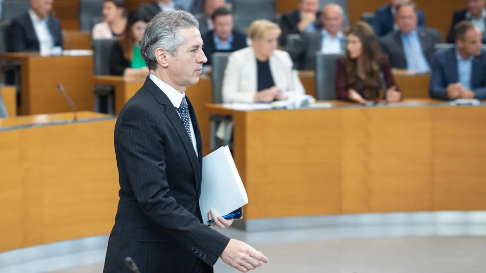 Ljubljana, DZ.<br>Zacetek redne seje DZ s poslanskimi vprasanji predsedniku vlade Robertu Golobu in ministrski ekipi.<br>Predsednik vlade Robert Golob.