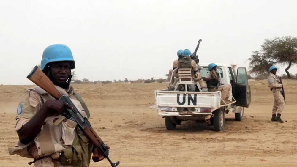 FILE PHOTO: UN peacekeepers stand guard in the northern town of Kouroume, Mali, May 13, 2015. Kourome is 18 km (11 miles) south of Timbuktu. REUTERS/Adama Diarra/File Photo