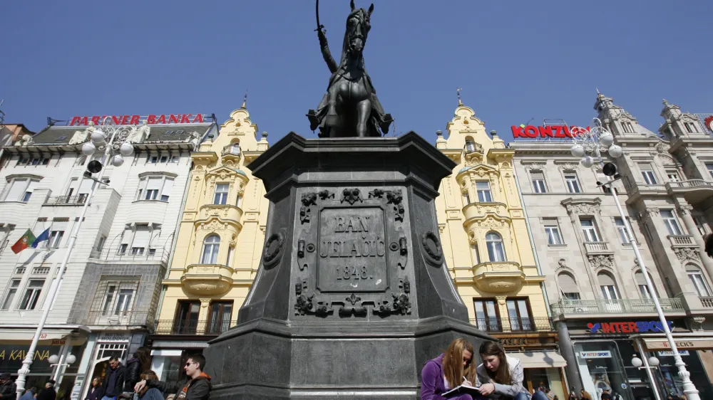 - Hrvaška 2012 - Zagreb - Trg Bana Jeličiča//FOTO: Tomaž Skale