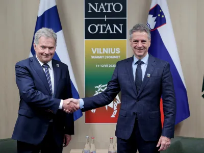 Litva, Vilna.<br>Vrh zveze Nato v Vilni.<br>Bilateralno srecanje predsednika vlade Roberta Goloba s finskim predsednikom Saulijem Niinistom.