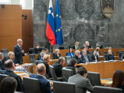 Ljubljana, Drzavni zbor.<br>Zacetek redne seje DZ s poslanskimi vprasanji predsedniku vlade Robertu Golobu in ministrski ekipi.