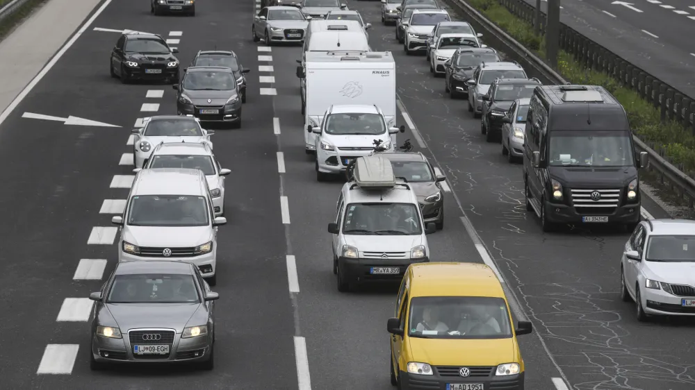 - 18.05.2023 – Ljubljanska obvoznica – prometni zastoj zaradi praznika Jezusov vnebohod v nekaterih državah<br><br> <br><br>//FOTO: Luka Cjuha