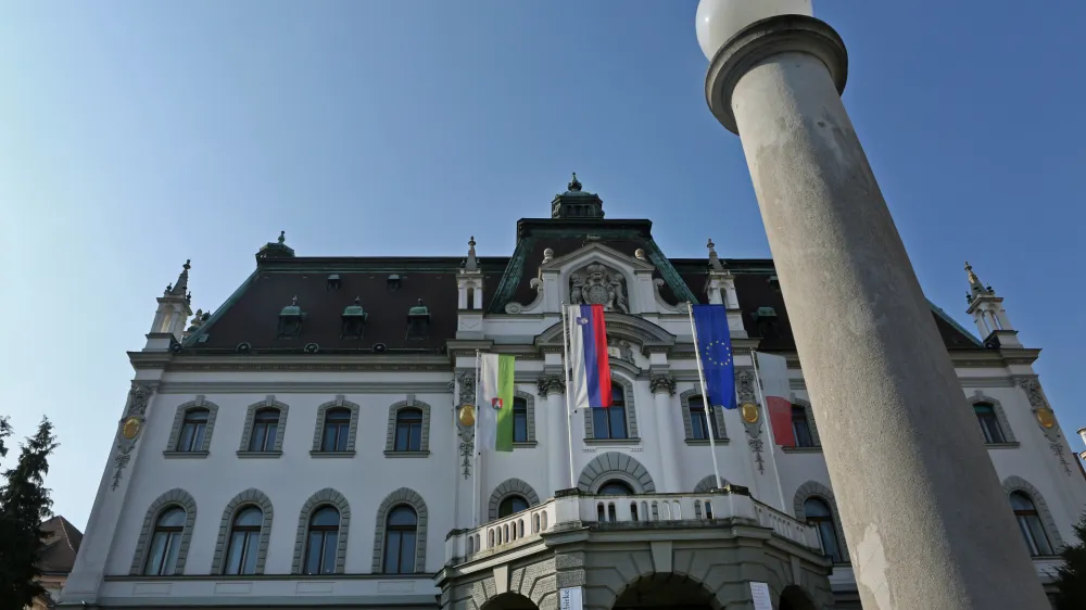 ﻿Sisteme in podatke univerza sicer obnavlja že od prejšnje sobote, večina podatkov naj bi že bila obnovljena, a so medtem zaznali, da je zelo verjetno prišlo tudi do delnega odtekanja osebnih podatkov izven okolja univerze. 