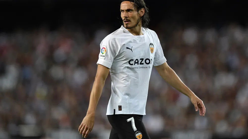 FILE PHOTO: Soccer Football - LaLiga - Valencia v Barcelona - Mestalla, Valencia, Spain - October 29, 2022 Valencia's Edinson Cavani REUTERS/Pablo Morano