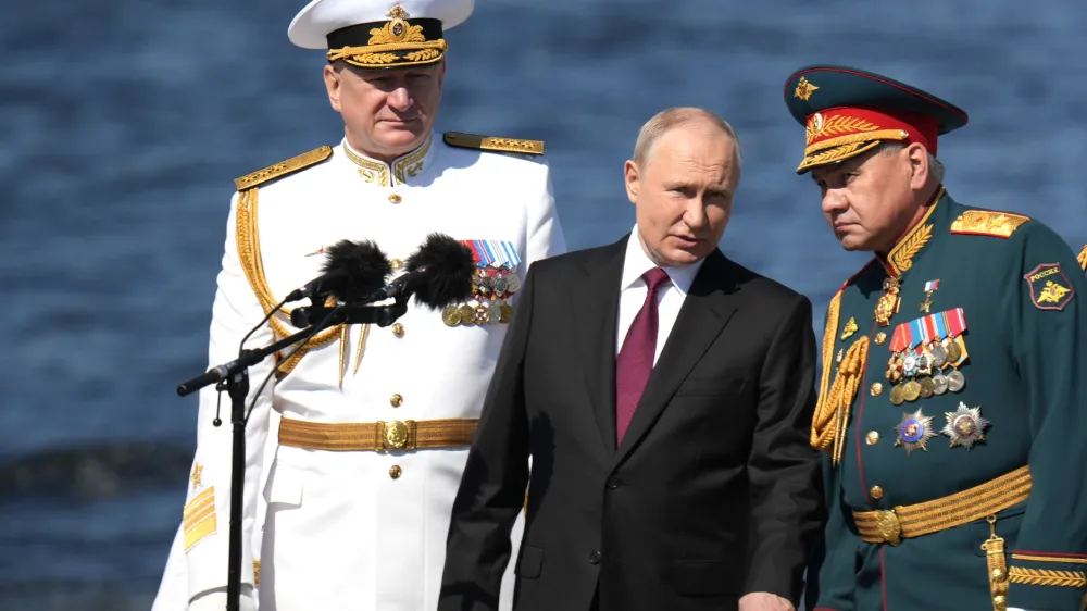 HANDOUT - 30 July 2023, Russia, Saint Petersburg: Russian President Vladimir Putin (C) stands with Russian Defence Minister Sergei Shoigu (R) and Russian Navy Admiral Nikolai Yevmenov during the Naval Parade marking the Russian Navy Day. Photo: -/Kremlin/dpa - ATTENTION: editorial use only and only if the credit mentioned above is referenced in full