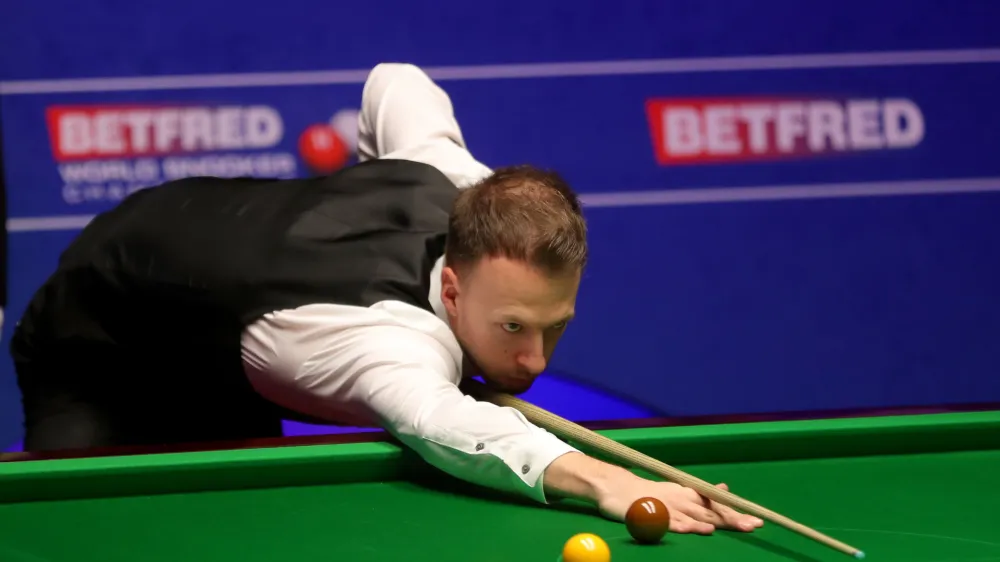 Judd Trump je pri 32 letih daleč najmlajši polfinalist SP v snukerju. Foto: DPA