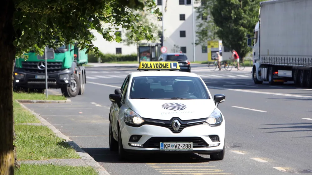 - 02.06.2023 – simbolična fotografija – avtošola – šola vožnje - praktični del izpita za voznike motornih vozil B kategorije <br><br>//FOTO: Tomaž Skale<br><br>