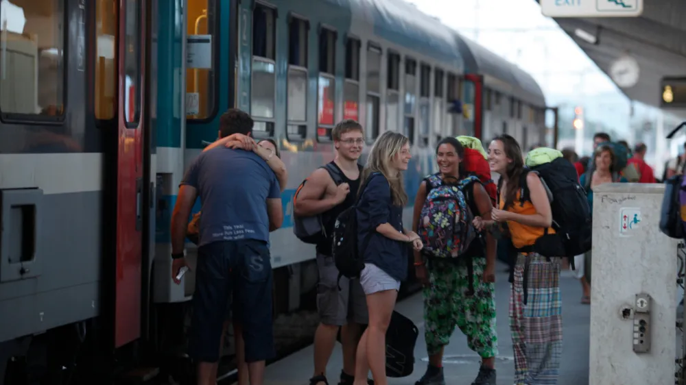 - Slovenske železnice, vlak, potniki//FOTO: Luka CjuhaOPOMBA: ZA OBJAVO ZA OBJAVO V PRILOGI – DNEVNIKOV OBJEKTIV - REPORTAŽA