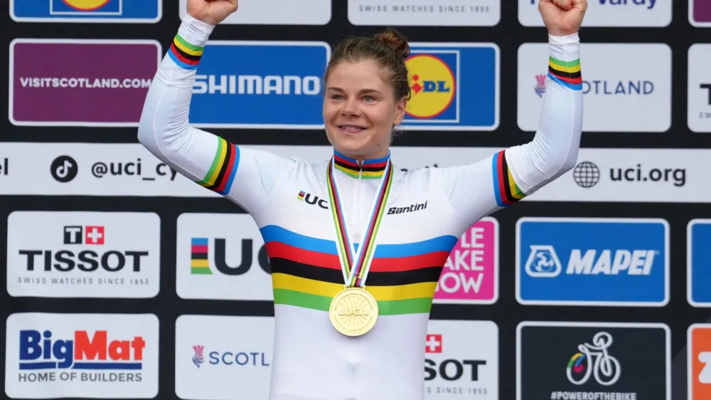 Cycling - UCI World Championships 2023 - Glasgow, Scotland, Britain - August 13, 2023 Gold medallist Belgium's Lotte Kopecky celebrates on the podium after winning the women's elite road race REUTERS/Maja Smiejkowska