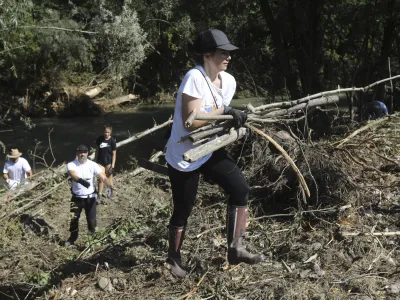 Zminec pri Škofji loki- odpravljanje posledic poplav – sanacija škode -- 14.08.2023 - Dan solidarnosti in dela prost dan - najhujša naravna ujma v zgodovini Slovenije - prizadeti dve tretjini države - ujma - poplave – zemeljski plazovi – neurja – prostovoljci - //FOTO: Luka Cjuha