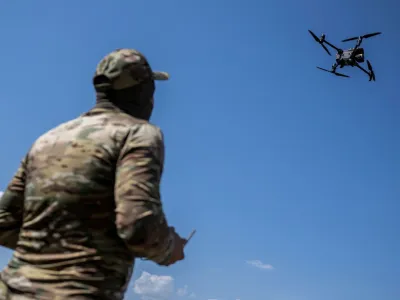 A Ukrainian serviceman operates a drone during a training, amid Russia's attack on Ukraine, in Zaporizhzhia region, Ukraine August 17, 2023. REUTERS/Viacheslav Ratynskyi