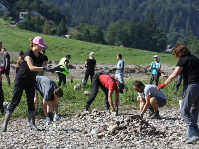  odpravljanje posledic poplav – sanacija škode -  - 14.08.2023 - Dan solidarnosti in dela prost dan - najhujša naravna ujma v zgodovini Slovenije - prizadeti dve tretjini države - ujma - poplave – zemeljski plazovi – neurja – prostovoljci - //FOTO: Luka Cjuhazminec pri škofji loki