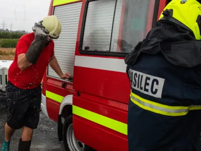 - Gasilci v Medvodah.- 04.08.2023. Močno deževje in hude ujme so zajele vso Slovenijo in povzročile hude poplave, plazove in zastoje v prometu..//FOTO: Bojan Velikonja