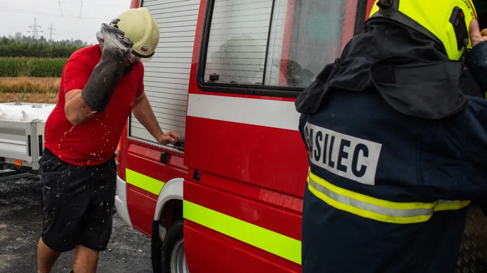 - Gasilci v Medvodah.- 04.08.2023. Močno deževje in hude ujme so zajele vso Slovenijo in povzročile hude poplave, plazove in zastoje v prometu..//FOTO: Bojan Velikonja