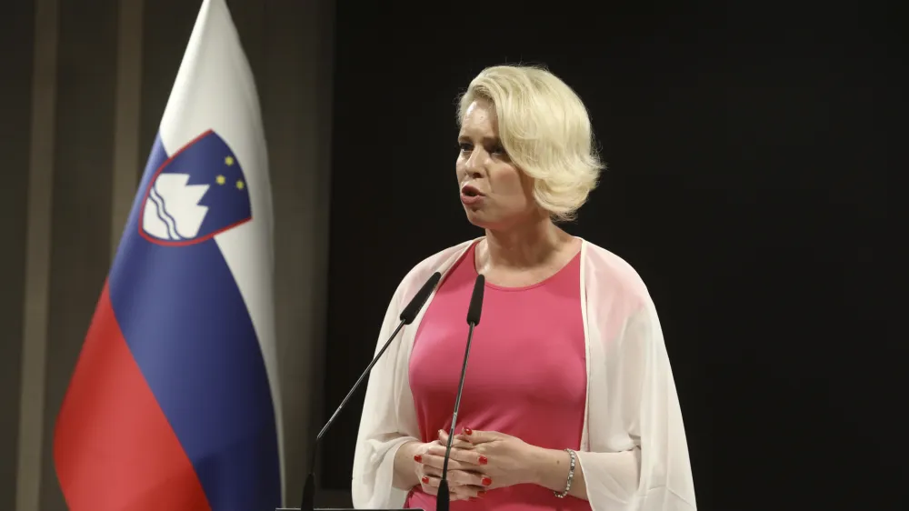  predsednica DZ mag. Urška Klakočar Zupančič- 06.07.2023 - izjava ministrice za javno upravo Sanje Ajanović Hovnik ter predsednice Državnega zbora mag. Urške Klakočar Zupančič na temo plačnega dogovora s sodno vejo oblasti. //FOTO: Luka Cjuha