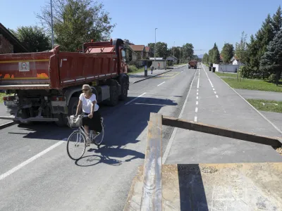 Nova cesta bo imela tudi nov pločnik in varno kolesarsko stezo.