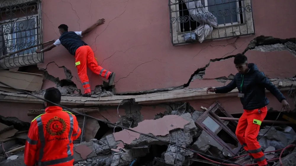 11 September 2023, Morocco, Al Haouz: Workers walk through the rubble of a collapsed building in the town of Talat N'Yaaqoub, south of Marrakesh, after the powerful earthquake that hit Morocco late Friday. Photo: Fernando Sánchez/EUROPA PRESS/dpa