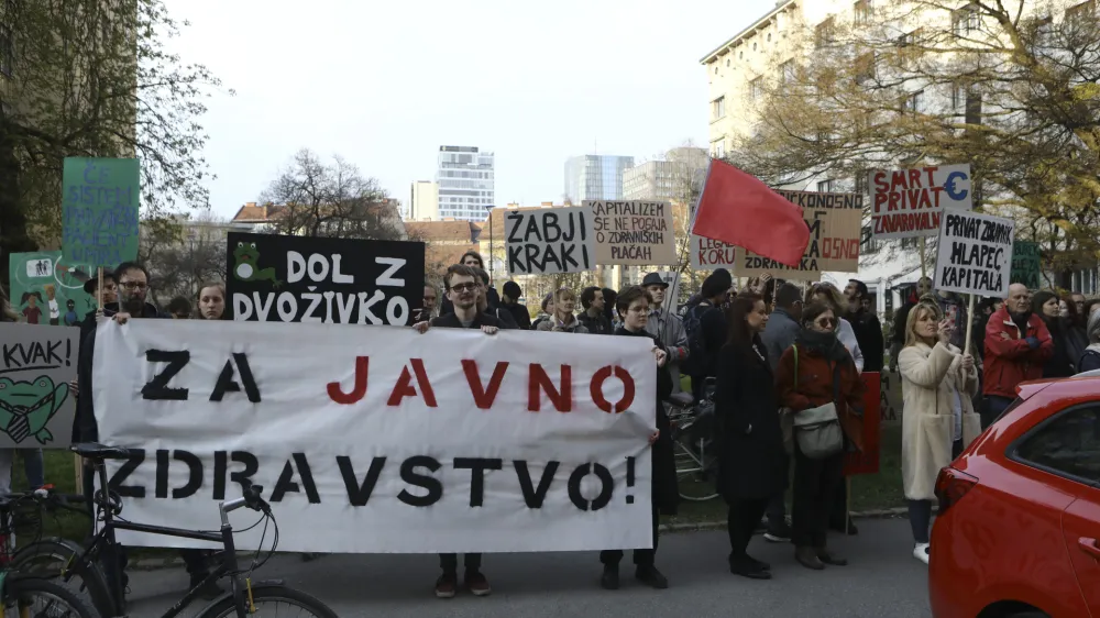 - 07.04.2023 - Protestni shod iniciative Glas ljudstva na Svetovni dan zdravja - Pohod za javno zdravstvo z Javno tribuno –zahtevali interventni zakon, v katerem predlagajo rešitve za krepitev javnega zdravstva - paket dveh zakonskih sprememb, ukinitev dopolnilnega zdravstvenega zavarovanja in predlog za pravičnejši davek - protest //FOTO: Luka Cjuha