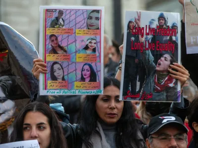 28 September 2022, United Kingdom, London: People stage protests in Piccadilly Circus for Mahsa Amini who was killed by morality police in Iran after being detained for breaching hijab-wearing laws. Photo: Tayfun Salci/ZUMA Press Wire/dpa