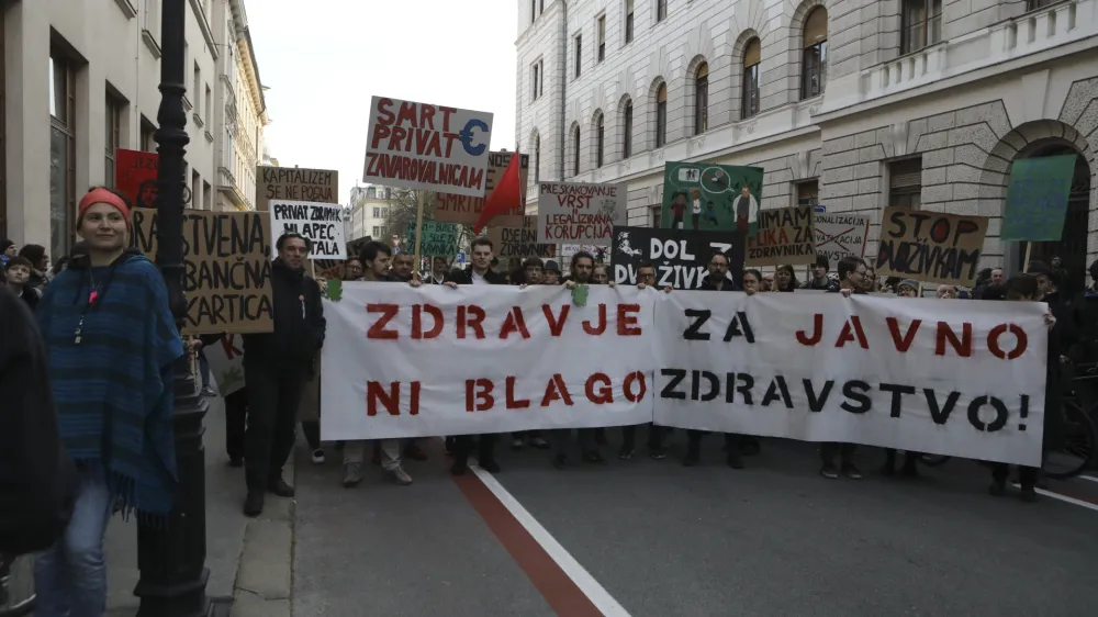 - 07.04.2023 - Protestni shod iniciative Glas ljudstva na Svetovni dan zdravja - Pohod za javno zdravstvo z Javno tribuno –zahtevali interventni zakon, v katerem predlagajo rešitve za krepitev javnega zdravstva - paket dveh zakonskih sprememb, ukinitev dopolnilnega zdravstvenega zavarovanja in predlog za pravičnejši davek - protest //FOTO: Luka Cjuha