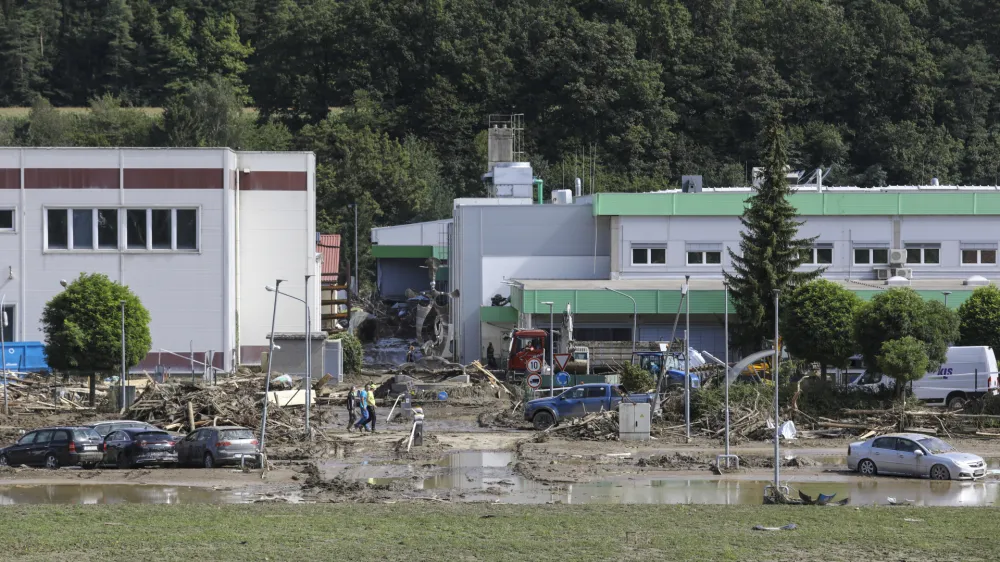 Industrijska cona Ljubno- Ljubno ob Savinji - odpravljanje posledic poplav – sanacija škode -- 08.08.2023 – najhujša naravna ujma v zgodovini Slovenije - prizadeti dve tretjini države - ujma - poplave – zemeljski plazovi – //FOTO: Luka Cjuha