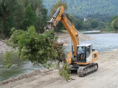 vodna ujma, Savinja, Letuška gmajna, nabrežje, urejanje. Foto: Tatjana Pihlar 