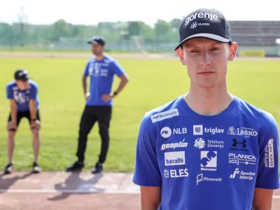 Lovro Kos- 29.05.2023 - moška reprezentanca v smučarskih skokih - kondicijski trening na stadionu v Kranju – smučarski skakalci - //FOTO: Jaka Gasar